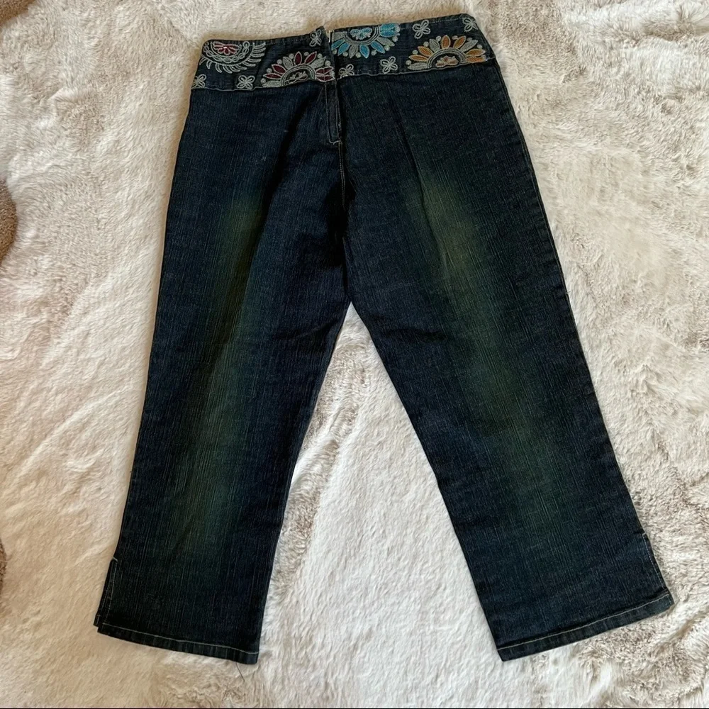 SOLO jeans capris flower print on the waistline Size 6 Dark blue color - Picture 2 of 9